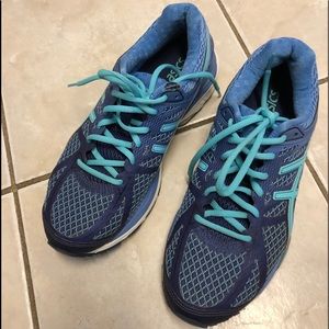 ASICS womens 8.5 gel cumulus 17